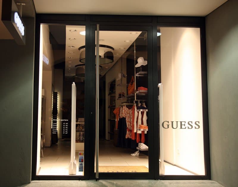 Negozio (Guess)